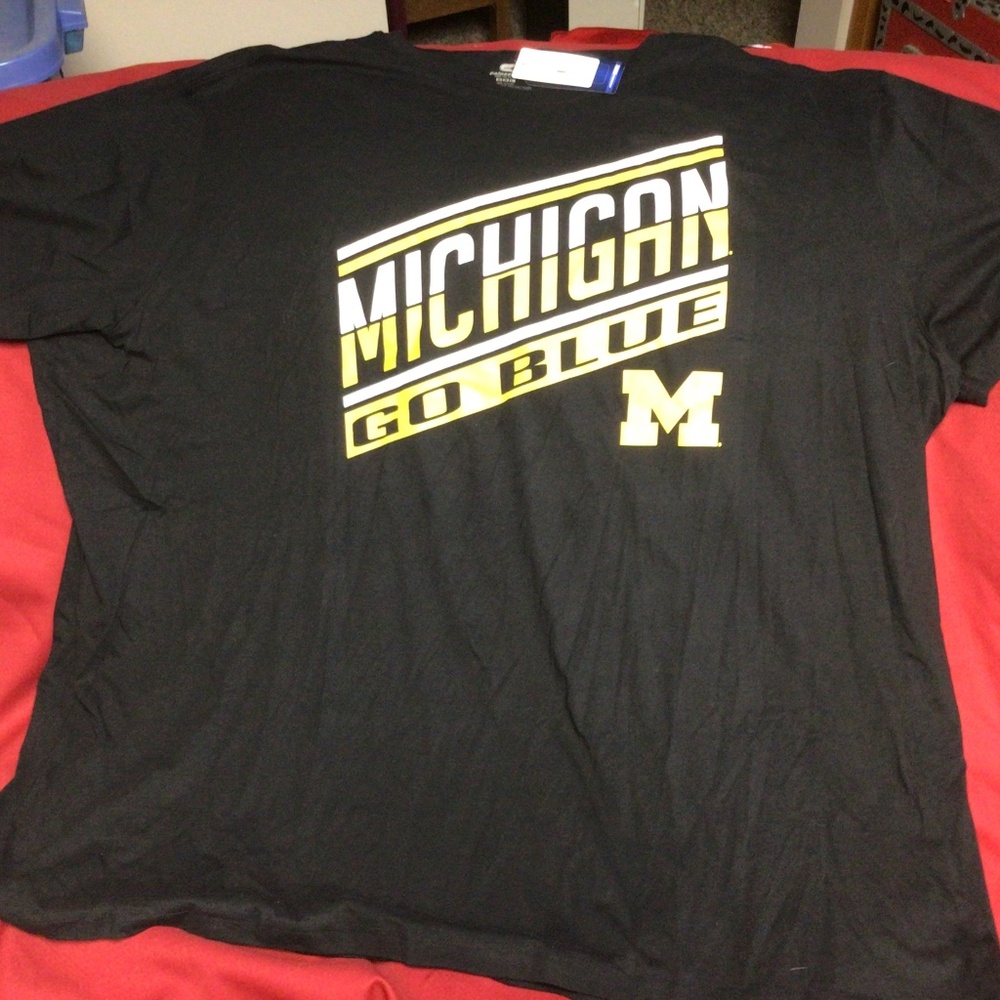 NCAA MICHIGAN tshirt NWT